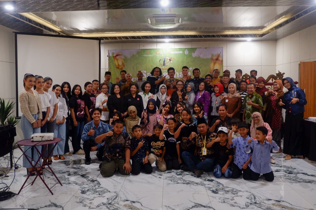 Foto Bersama Sarasehan Ekologi Budaya